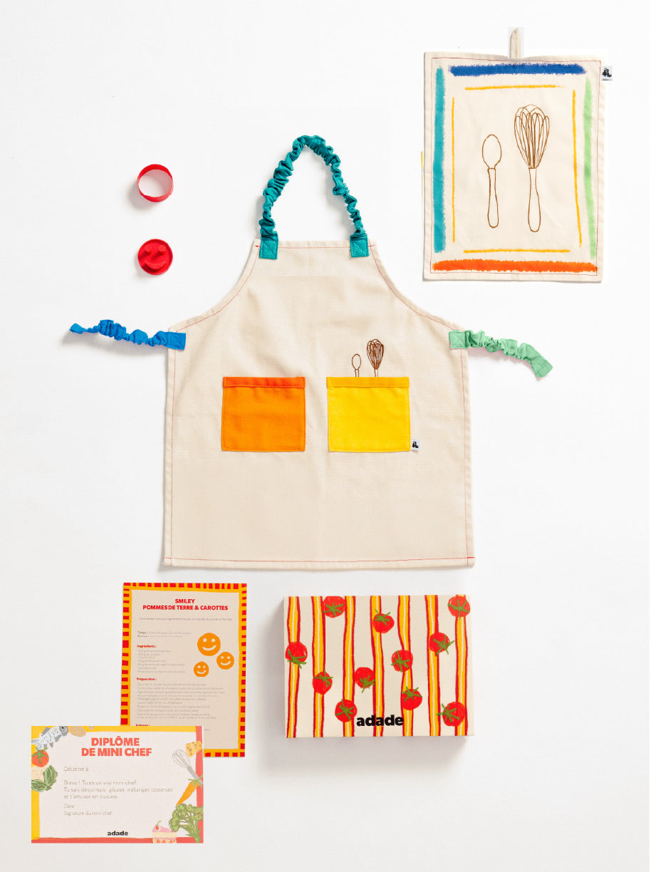 Box cuisine enfant Mini Chef ADADE avec tablier bleu, linge de cuisine, recette et diplôme