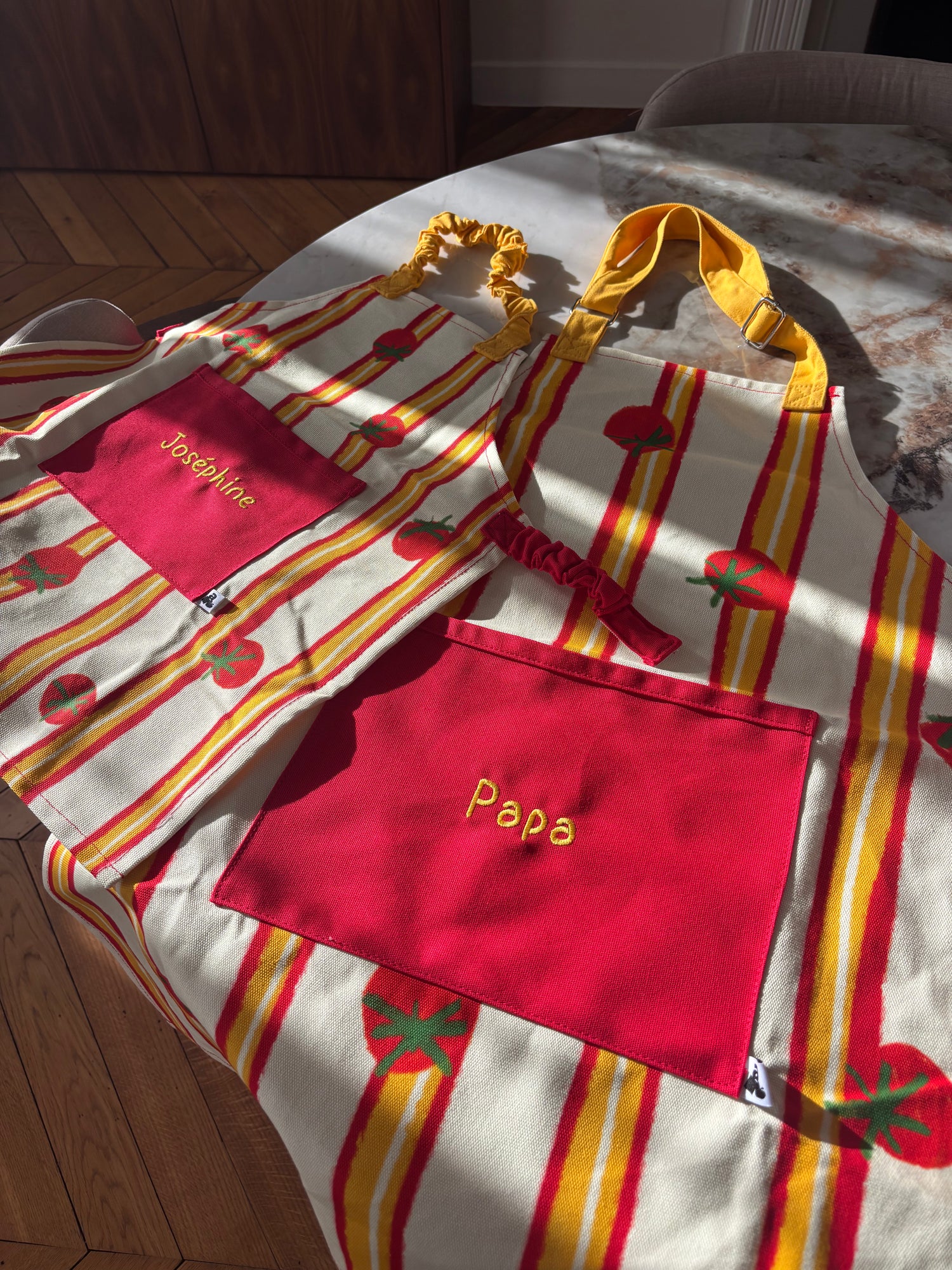 tabliers brodés enfant parents matchy