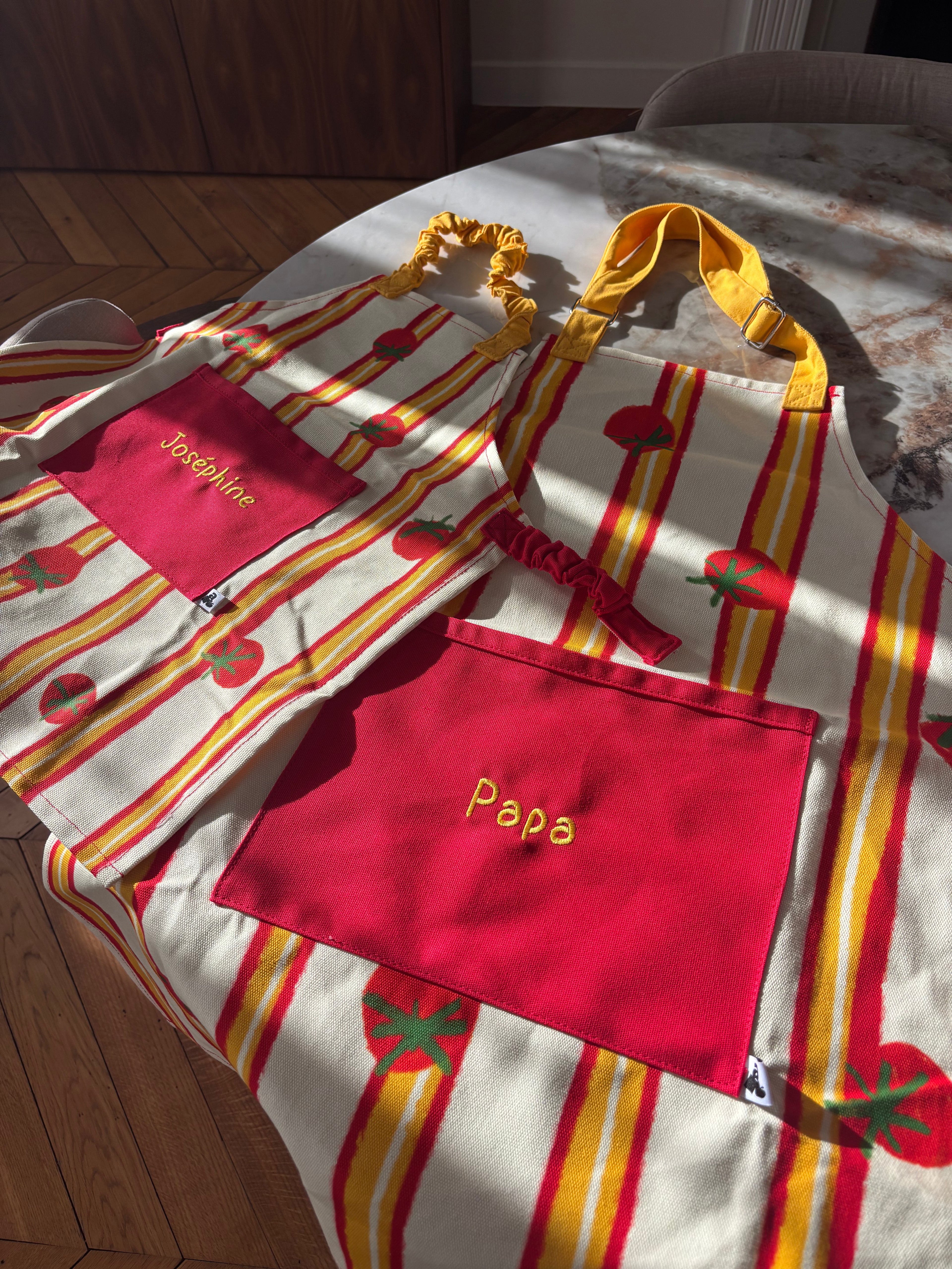 tabliers brodés enfant parents matchy